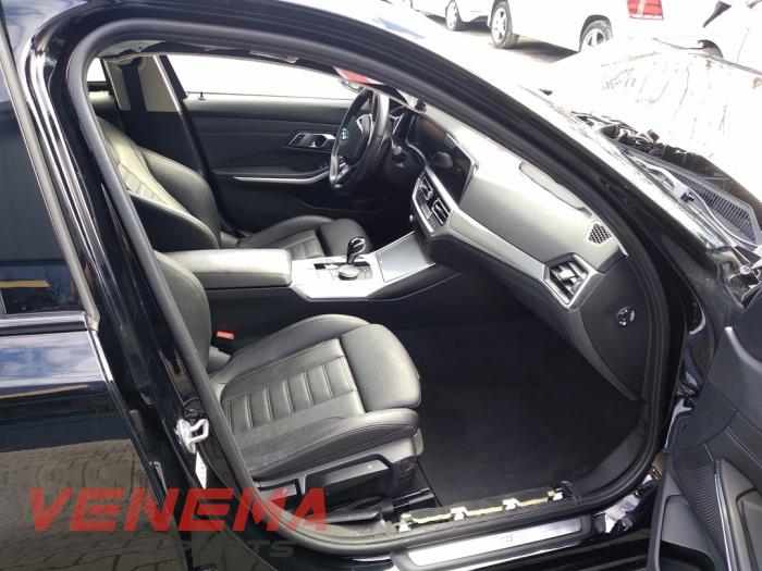 BMW 3 serie Touring 320e xDrive 2.0 TwinPower Turbo 16V Sloopvoertuig (2022, Zwart)