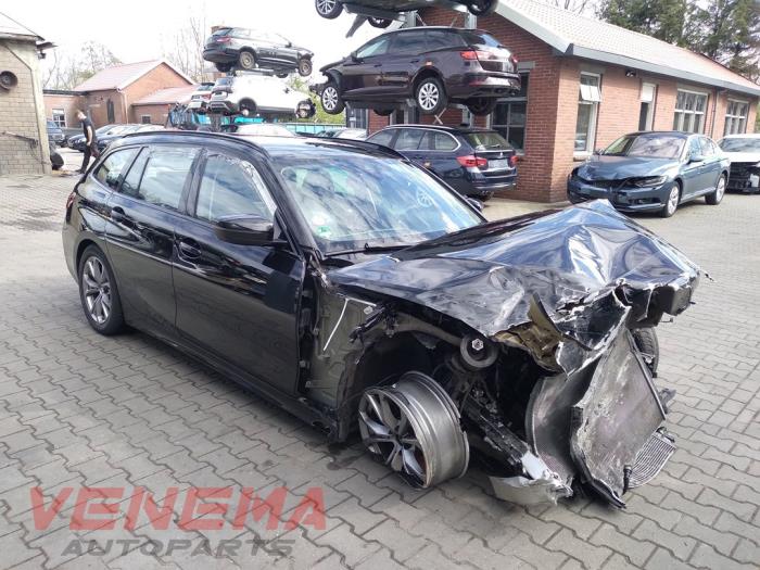 BMW 3 serie Touring 320e xDrive 2.0 TwinPower Turbo 16V Sloopvoertuig (2022, Zwart)