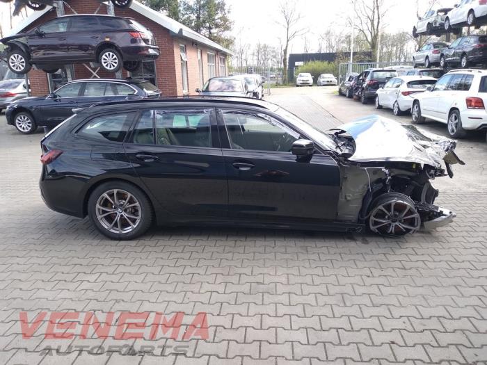 BMW 3 serie Touring 320e xDrive 2.0 TwinPower Turbo 16V Sloopvoertuig (2022, Zwart)