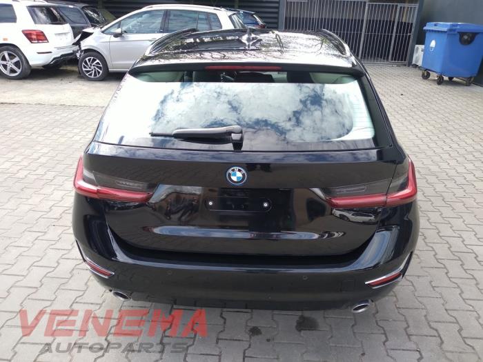BMW 3 serie Touring 320e xDrive 2.0 TwinPower Turbo 16V Sloopvoertuig (2022, Zwart)