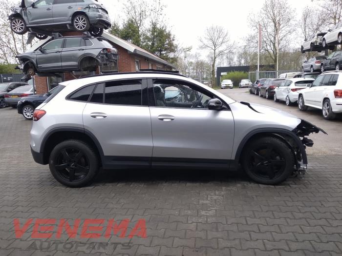 Mercedes GLA 1.3 200 Turbo 16V Sloopvoertuig (2022, Grijs)