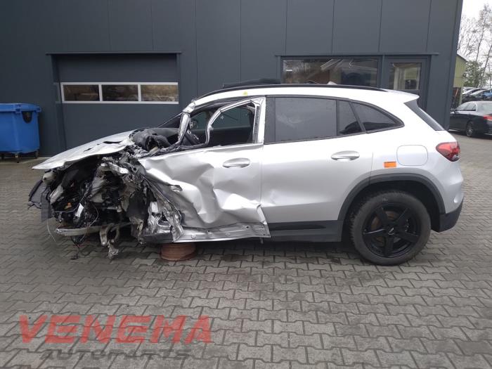 Mercedes GLA 1.3 200 Turbo 16V Sloopvoertuig (2022, Grijs)