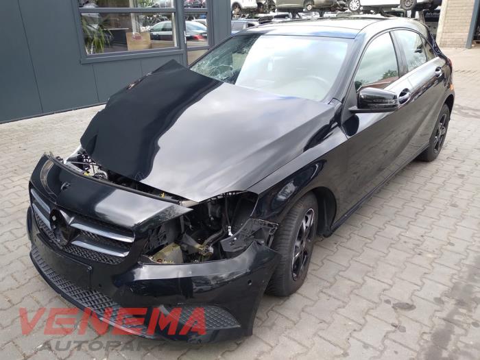Mercedes A 1.5 A-180 CDI, A-180d 16V Sloopvoertuig (2015, Metallic, Zwart)