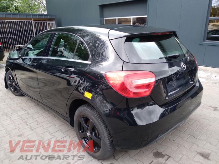 Mercedes A 1.5 A-180 CDI, A-180d 16V Sloopvoertuig (2015, Metallic, Zwart)