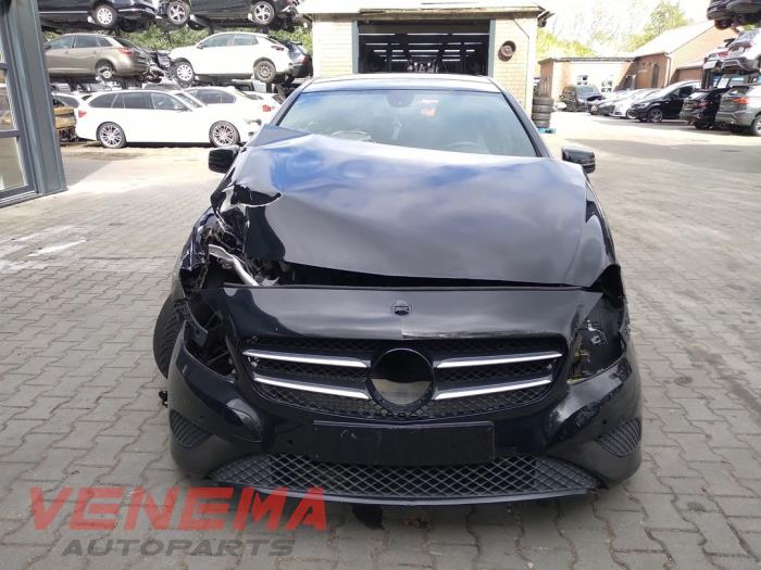 Mercedes A 1.5 A-180 CDI, A-180d 16V Sloopvoertuig (2015, Metallic, Zwart)