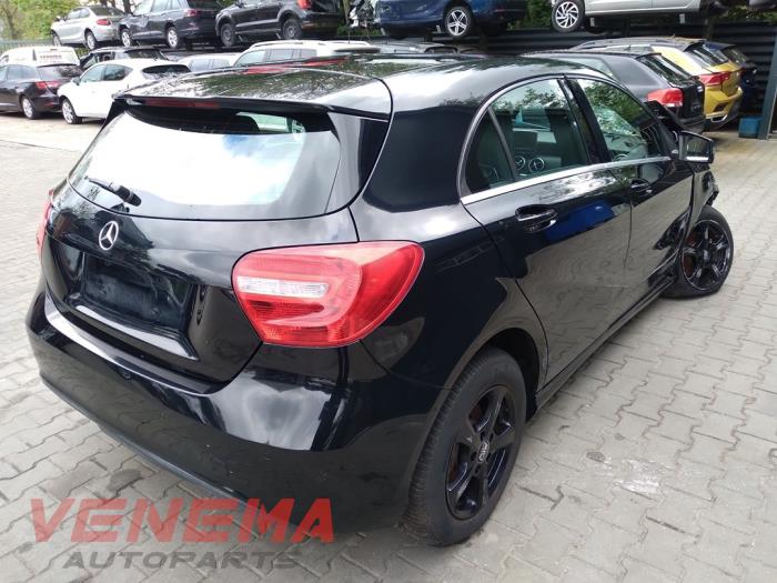 Mercedes A 1.5 A-180 CDI, A-180d 16V Sloopvoertuig (2015, Metallic, Zwart)