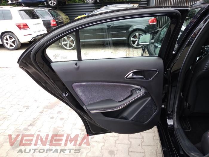 Mercedes A 1.5 A-180 CDI, A-180d 16V Sloopvoertuig (2015, Metallic, Zwart)