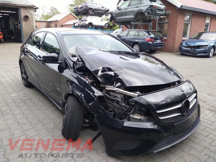Mercedes A 1.5 A-180 CDI, A-180d 16V Sloopvoertuig (2015, Metallic, Zwart)