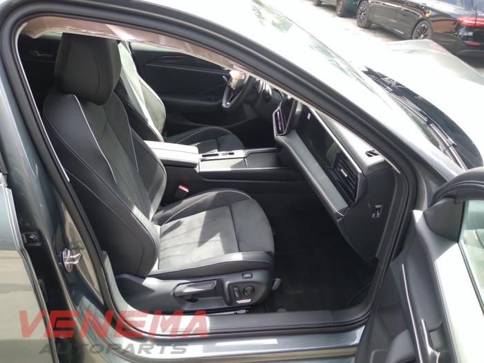 Volkswagen Passat Variant 2.0 TDI 16V Sloopvoertuig (2025, Grijs)