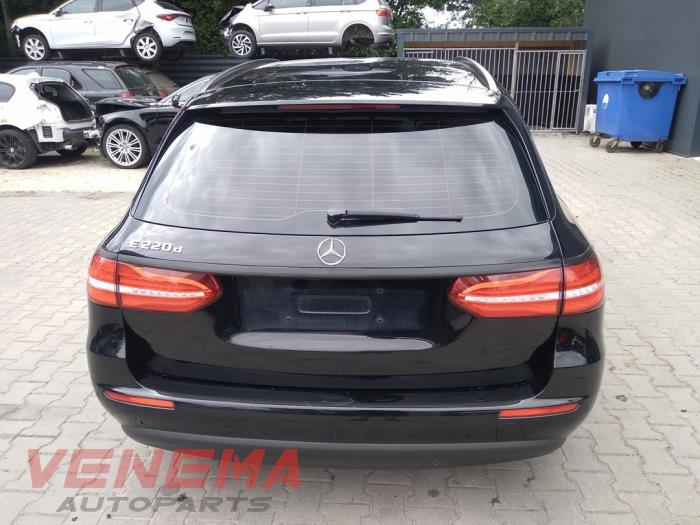 Mercedes E Estate E-220d 2.0 Turbo 16V Sloopvoertuig (2018, Zwart)