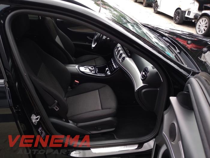 Mercedes E Estate E-220d 2.0 Turbo 16V Sloopvoertuig (2018, Zwart)