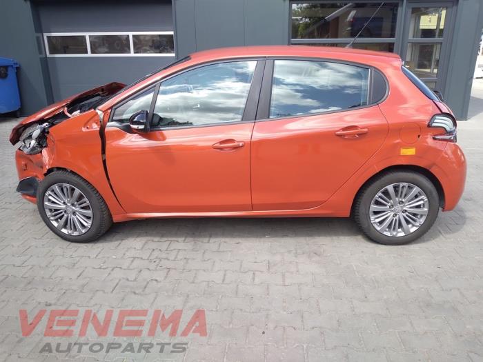 Peugeot 208 I 1.2 Vti 12V PureTech 82 Sloopvoertuig (2016, Metallic, Rood)
