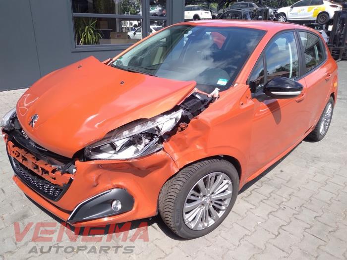 Peugeot 208 I 1.2 Vti 12V PureTech 82 Sloopvoertuig (2016, Metallic, Rood)