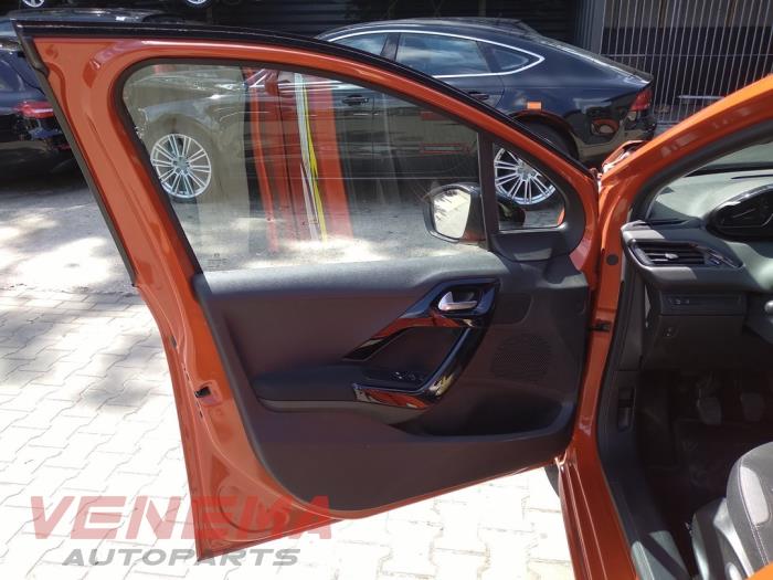 Peugeot 208 I 1.2 Vti 12V PureTech 82 Sloopvoertuig (2016, Metallic, Rood)