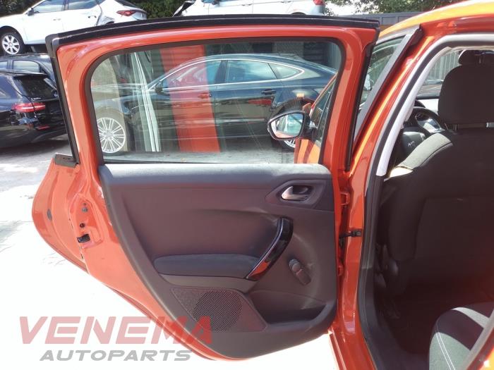 Peugeot 208 I 1.2 Vti 12V PureTech 82 Sloopvoertuig (2016, Metallic, Rood)