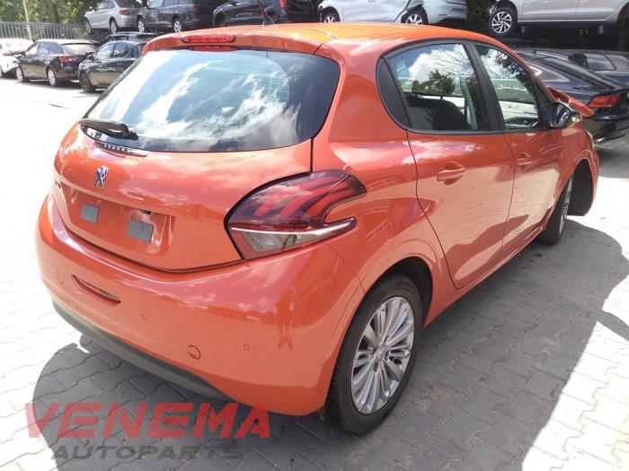 Peugeot 208 I 1.2 Vti 12V PureTech 82 Sloopvoertuig (2016, Metallic, Rood)