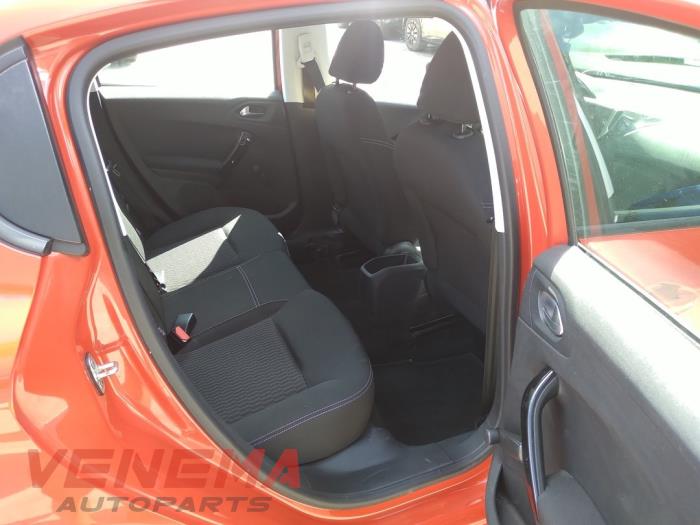 Peugeot 208 I 1.2 Vti 12V PureTech 82 Sloopvoertuig (2016, Metallic, Rood)