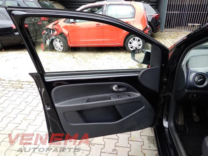 Volkswagen Up! 1.0 12V 75 Sloopvoertuig (2018, Metallic, Zwart)