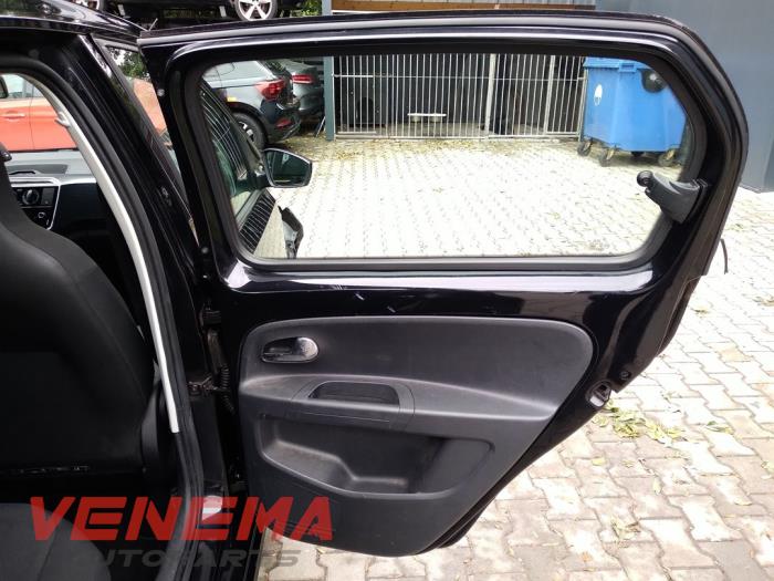 Volkswagen Up! 1.0 12V 75 Sloopvoertuig (2018, Metallic, Zwart)