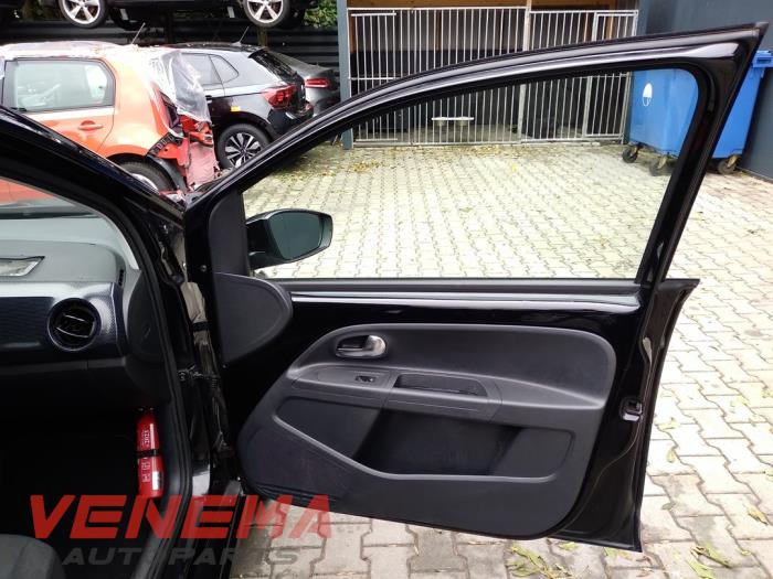 Volkswagen Up! 1.0 12V 75 Sloopvoertuig (2018, Metallic, Zwart)