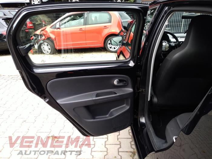 Volkswagen Up! 1.0 12V 75 Sloopvoertuig (2018, Metallic, Zwart)