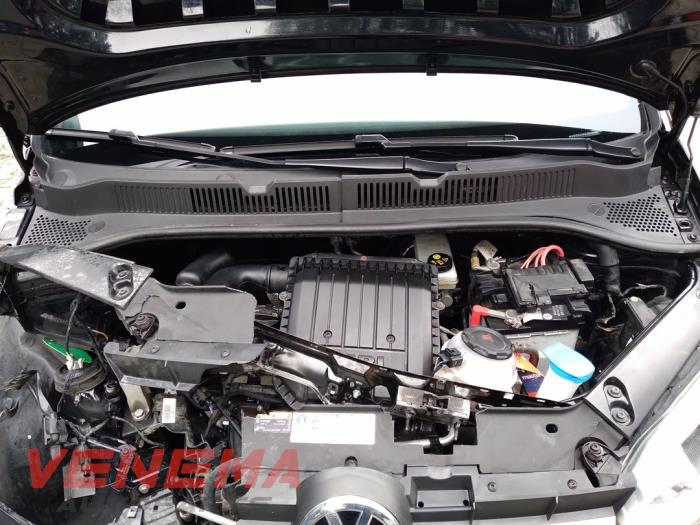 Volkswagen Up! 1.0 12V 75 Sloopvoertuig (2018, Metallic, Zwart)