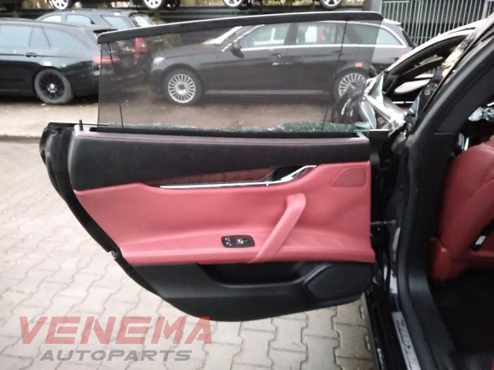 Maserati Quattroporte VI 3.0 Diesel Sloopvoertuig (2016, Metallic, Zwart)