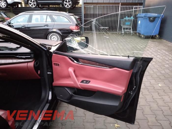 Maserati Quattroporte VI 3.0 Diesel Sloopvoertuig (2016, Metallic, Zwart)