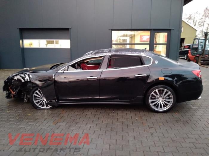 Maserati Quattroporte VI 3.0 Diesel Sloopvoertuig (2016, Metallic, Zwart)