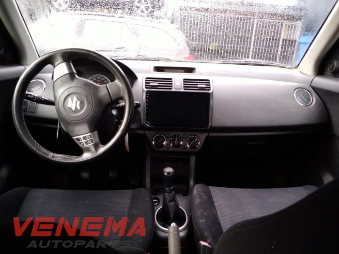 Suzuki Swift 1.3 VVT 16V Sloopvoertuig (2008, Metallic, Zilvergrijs)