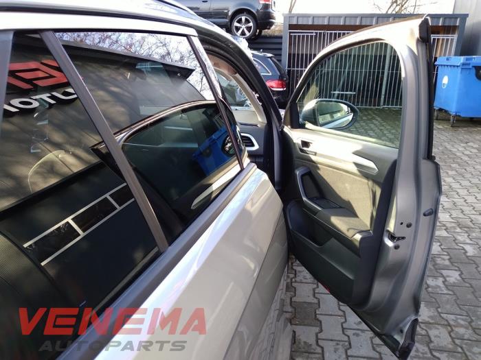 Volkswagen T-Roc I 2.0 TDI 150 16V Sloopvoertuig (2023, Metallic, Grijs)