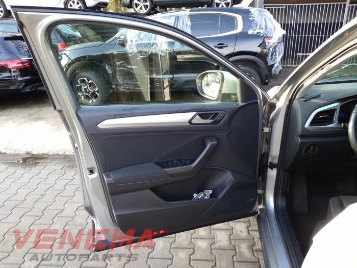 Volkswagen T-Roc I 2.0 TDI 150 16V Sloopvoertuig (2023, Metallic, Grijs)