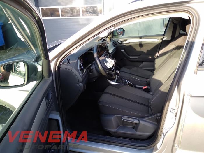 Volkswagen T-Roc I 2.0 TDI 150 16V Sloopvoertuig (2023, Metallic, Grijs)