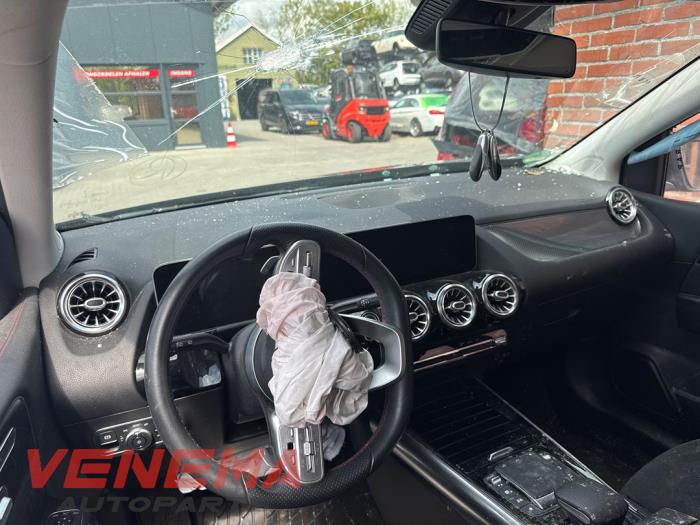 Mercedes B 1.3 B-200 Turbo 16V Sloopvoertuig (2021, Metallic, Zwart)