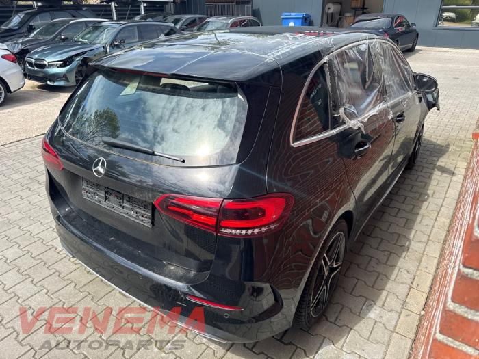 Mercedes B 1.3 B-200 Turbo 16V Sloopvoertuig (2021, Metallic, Zwart)