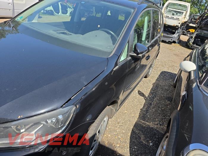 Volkswagen Touran 1.6 TDI 16V Sloopvoertuig (2011, Metallic)