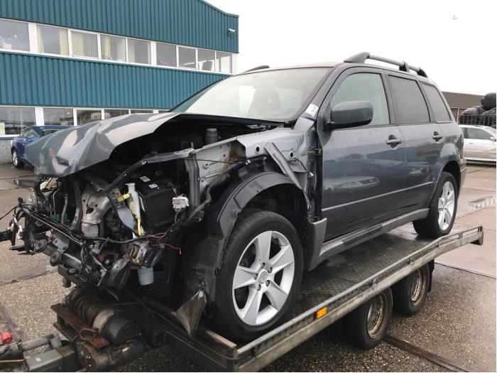 Mitsubishi Outlander 2.0 16V 4x4 Sloopvoertuig (2003, Grijs)