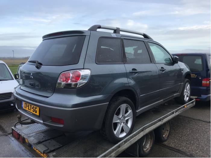 Mitsubishi Outlander 2.0 16V 4x4 Sloopvoertuig (2003, Grijs)