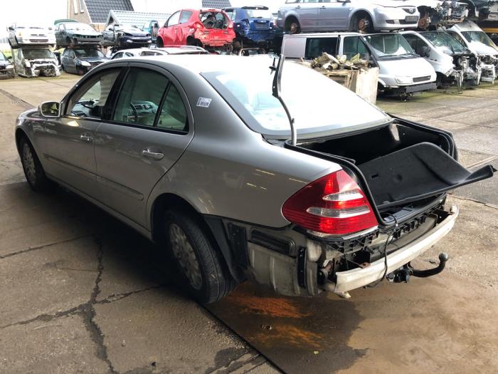 Mercedes E-Klasse Sloopvoertuig (2004, Metallic, Zilvergrijs)