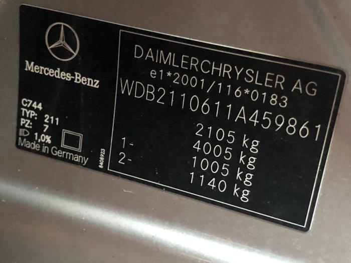 Mercedes E-Klasse Sloopvoertuig (2004, Metallic, Zilvergrijs)