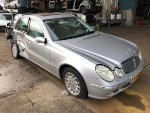 Mercedes E-Klasse Sloopvoertuig (2004, Metallic, Zilvergrijs)