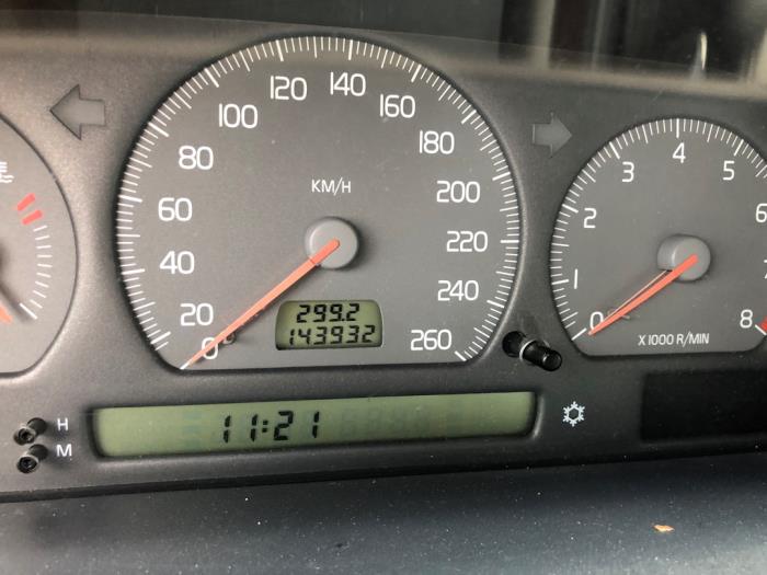 Volvo V70 2.4 XC T 20V 4x4 Sloopvoertuig (1999, Grijs)