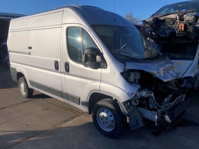 Peugeot Boxer 2.2 Blue HDi 140 Sloopvoertuig (2020, Grijs)