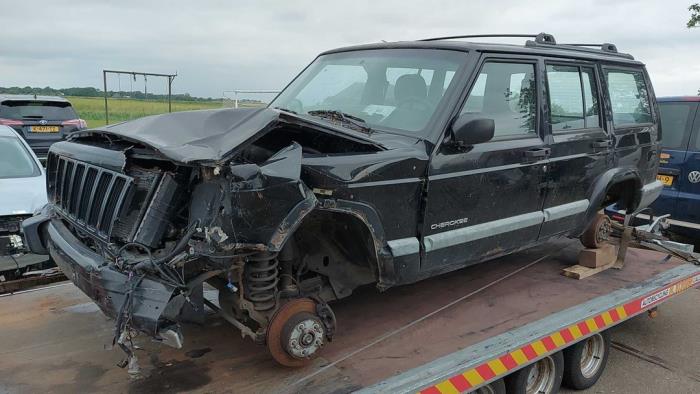 Jeep Cherokee 4.0 i Sloopvoertuig (2000, Zwart)