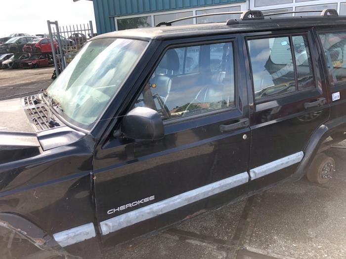 Jeep Cherokee 4.0 i Sloopvoertuig (2000, Zwart)