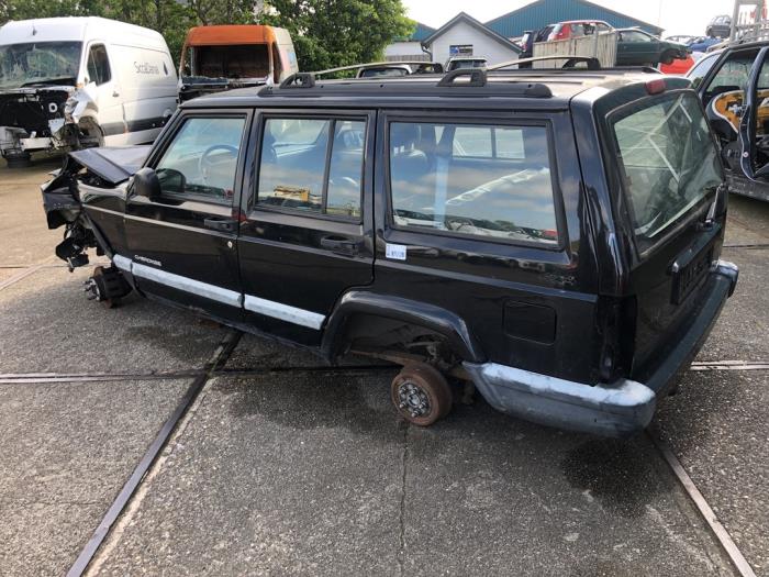 Jeep Cherokee 4.0 i Sloopvoertuig (2000, Zwart)