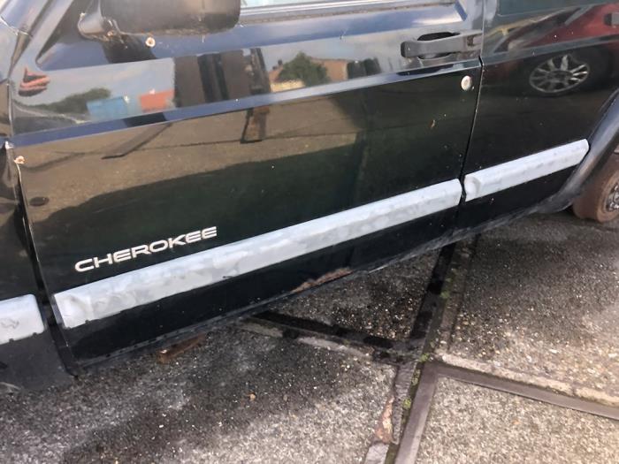 Jeep Cherokee 4.0 i Sloopvoertuig (2000, Zwart)