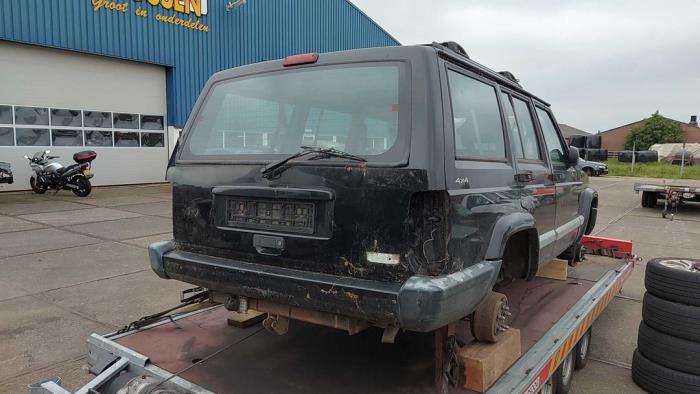 Jeep Cherokee 4.0 i Sloopvoertuig (2000, Zwart)