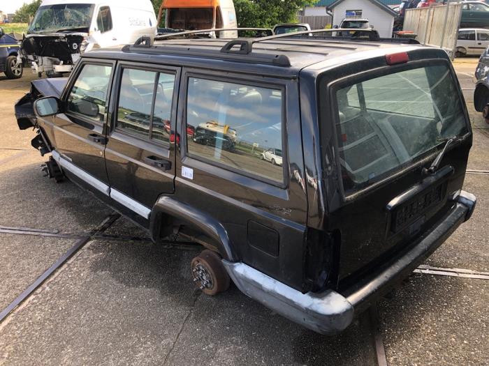 Jeep Cherokee 4.0 i Sloopvoertuig (2000, Zwart)
