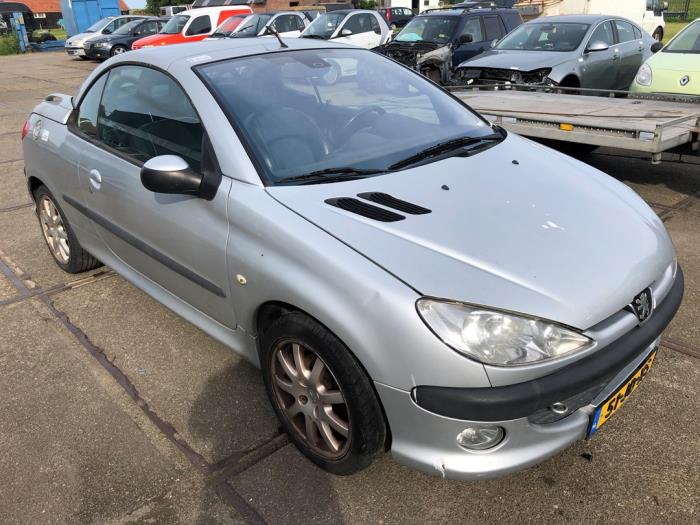 Peugeot 206 CC 2.0 16V Sloopvoertuig (2002, Grijs)